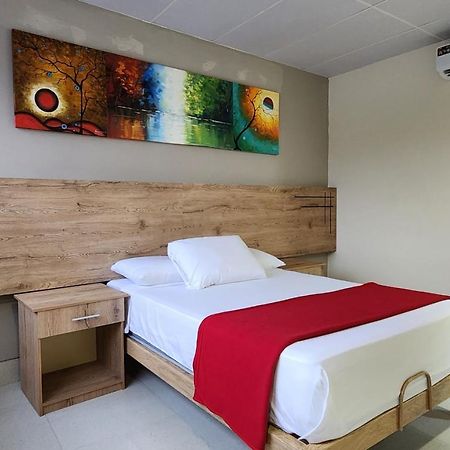 Hotel Murali - Cerca Del Aeropuerto De Guayaquil Zewnętrze zdjęcie